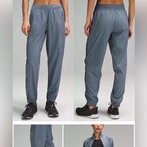 Lululemon tear away pants tear-away pants jogger iridescent. Sz 6 gorgeous EUC